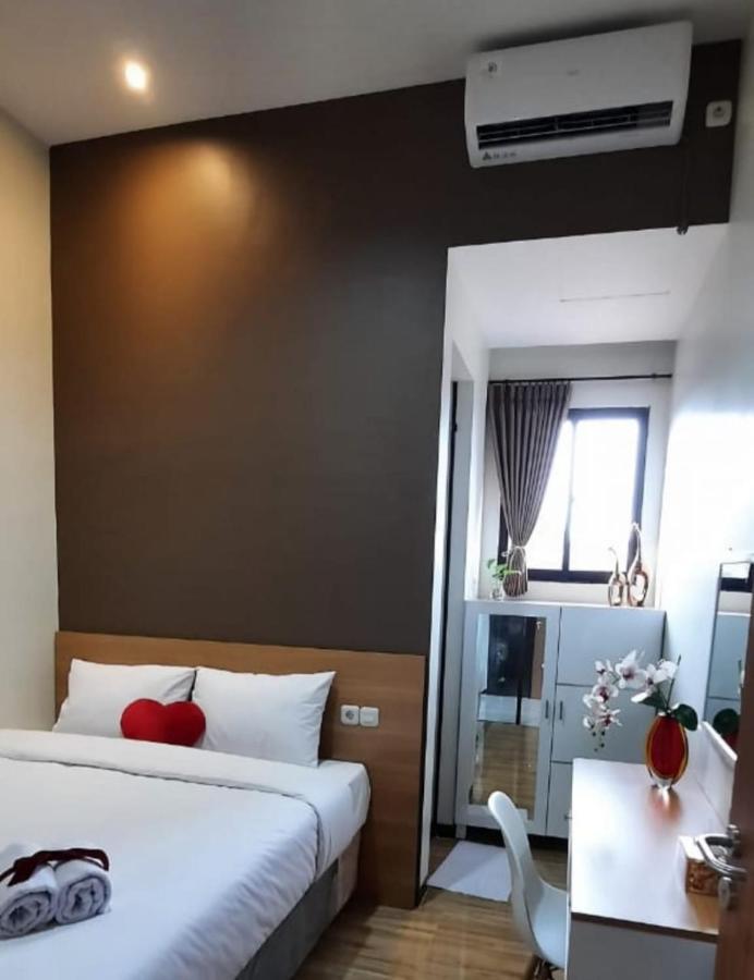 Phoenix Guest House スラバヤ エクステリア 写真