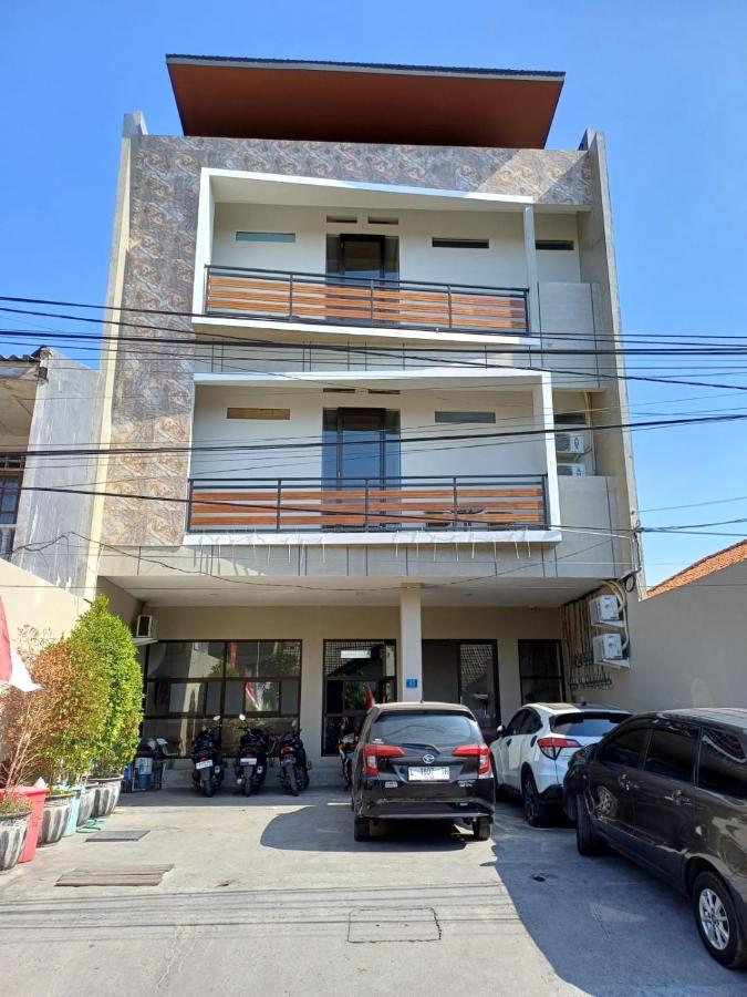 Phoenix Guest House スラバヤ エクステリア 写真
