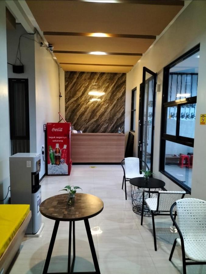 Phoenix Guest House スラバヤ エクステリア 写真